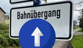 bahnübergang gesperrt - Schild